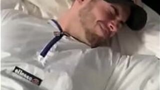 Это больно, но он любит это - порно видео