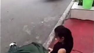 Женщины собираются обнажиться - порно видео