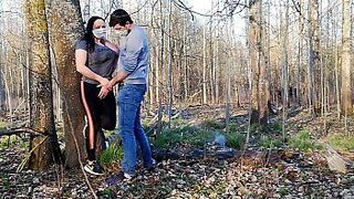 Секс на природе с маской короны - порно видео