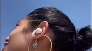 Большой член засветил ей, как она нравится на пляже - порно видео