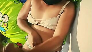 Вирусная извращенная пара на складе между учениками и классным руководителем - порно видео