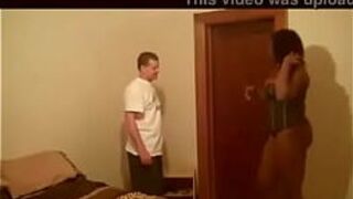 Лифт и переноска для чернокожей девушки - порно видео