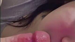 САМОЕ ЛУЧШЕЕ КОРМЛЕНИЕ ГРУДЬЮ В ЖИЗНИ МОЕГО СОСЕДА - порно видео