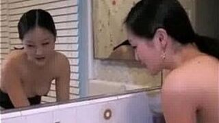 Эвелин Лин посещает Эйфелеву башню - порно видео