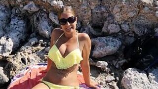 Лучший публичный минет на пляже и кончил - порно видео